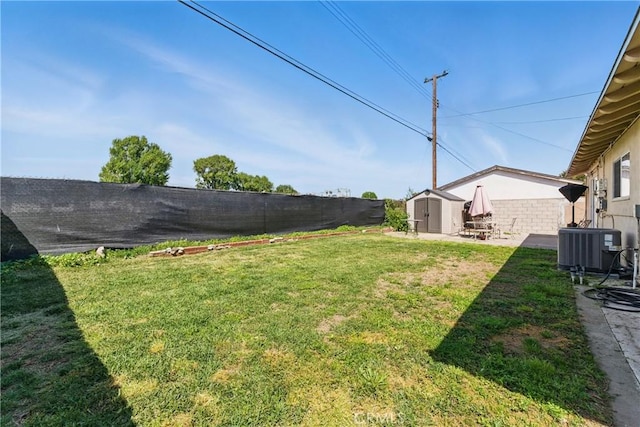1089 E Columbia Ave, Pomona, CA 91767 - view of yard with central air condition unit and a patio