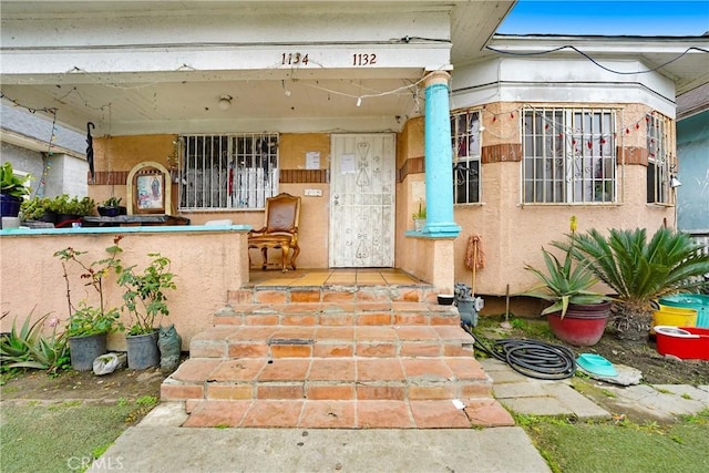 1132 E 53rd St, Los Angeles, CA 90011 - property entrance featuring a porch and stucco siding