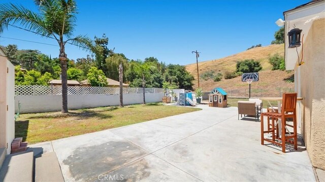 686 W 34th St, San Bernardino, CA 92405 - view of patio / terrace