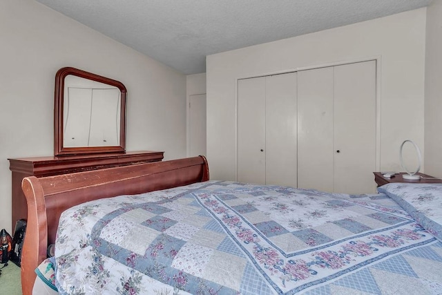 5348 Fairview Blvd Unit 3, Ladera Heights, CA 90056 - bedroom with a closet, carpet, and a textured ceiling