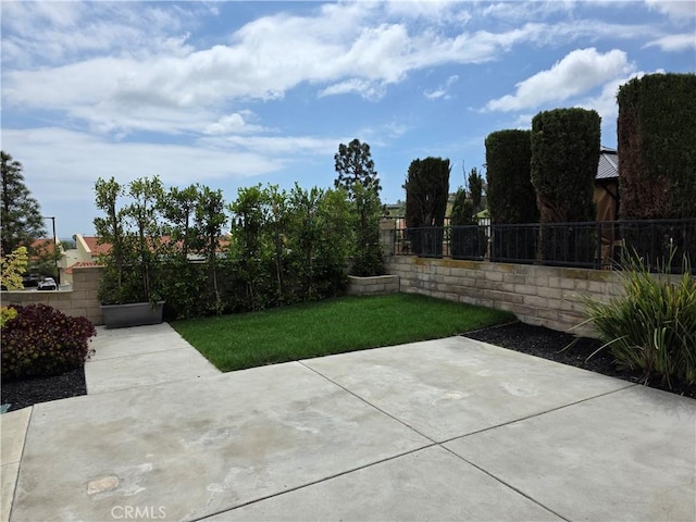 2937 Oakwood Ln, Torrance, CA 90505 - view of yard featuring a patio area