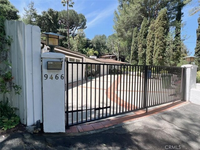 9466 Hidden Valley Pl, Beverly Hills, CA 90210 - view of gate