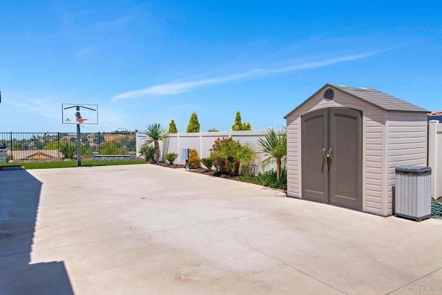 1733 Lemonadeberry Ln, Vista, CA 92084 - fenced backyard featuring basketball court