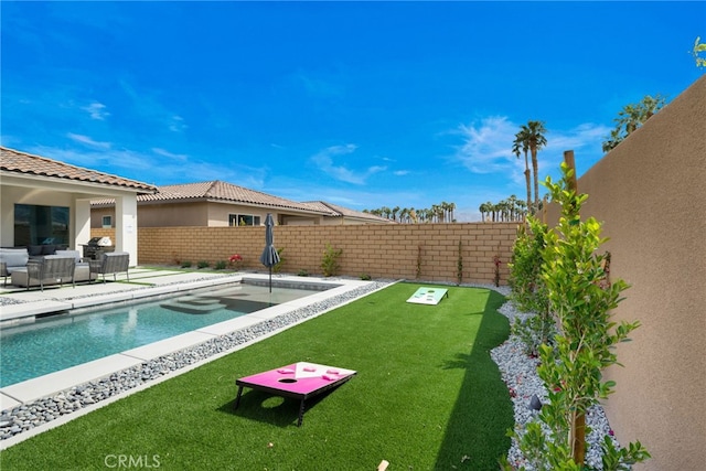 56217 Platinum Way, La Quinta, CA 92253 - fenced backyard with outdoor lounge area and a patio area