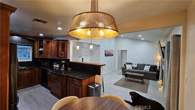 402 Hartzell Ave, Redlands, CA 92374 - kitchen featuring open floor plan, stainless steel refrigerator, a peninsula, recessed lighting, and light wood finished floors