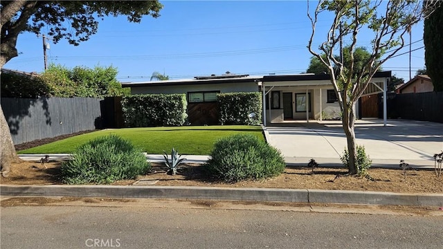 402 Hartzell Ave, Redlands, CA 92374 - view of front of property featuring concrete driveway and stucco siding
