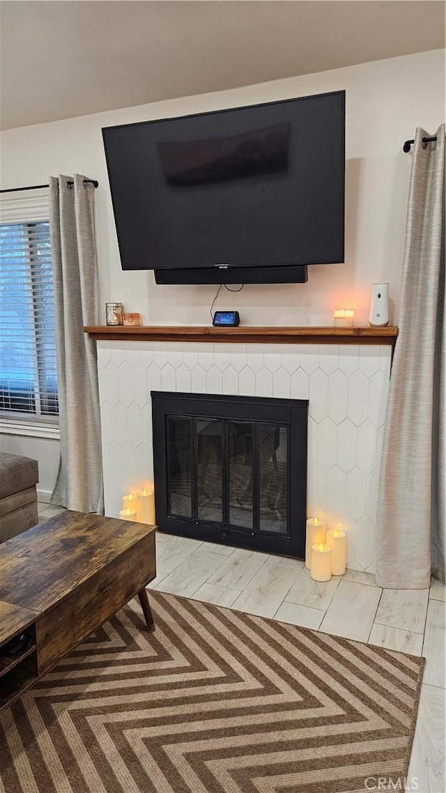 402 Hartzell Ave, Redlands, CA 92374 - detailed view of a fireplace with flush hearth