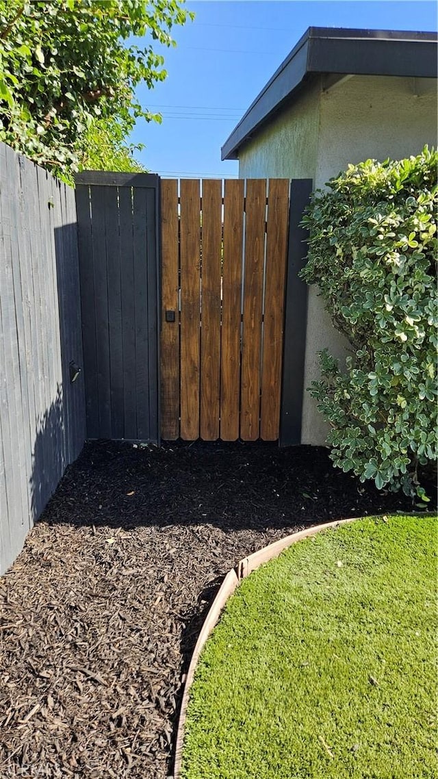 402 Hartzell Ave, Redlands, CA 92374 - view of yard