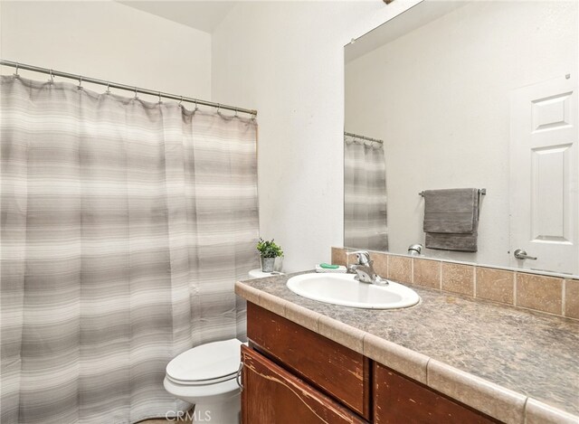 3595 Buchanan St, Riverside, CA 92503 - full bath featuring vanity and toilet