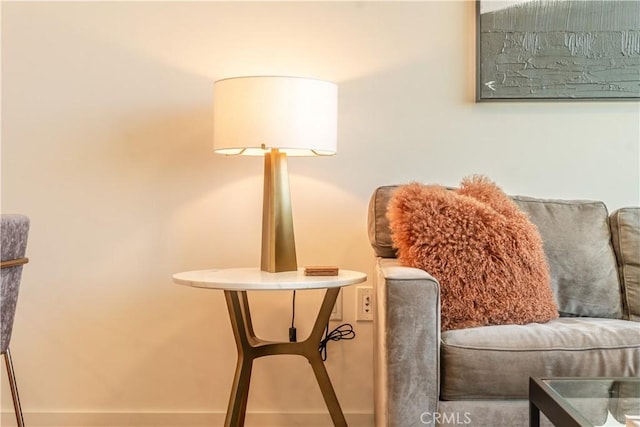 877 Francisco St Unit 1512, Los Angeles, CA 90017 - sitting room with baseboards