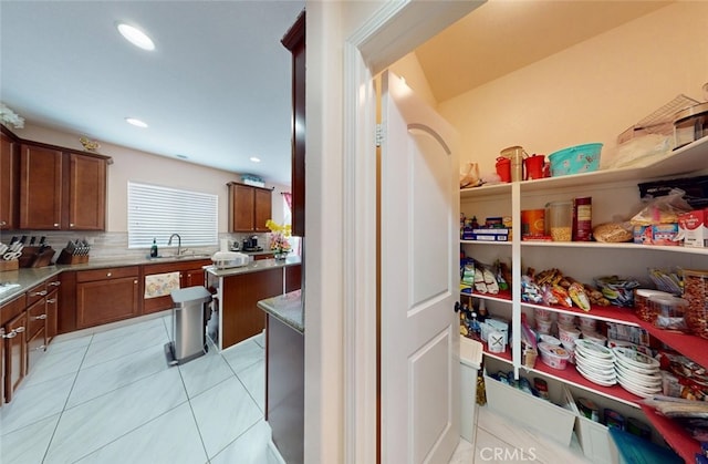 25664 Red Hawk Rd, Corona, CA 92883 - pantry with a sink