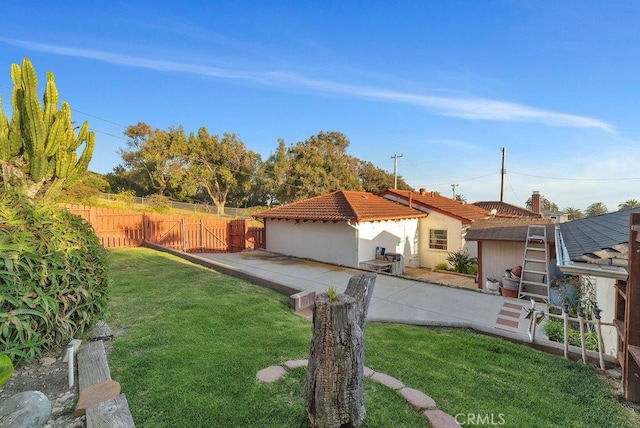 900 W 37th St, San Pedro, CA 90731 - view of yard with a patio