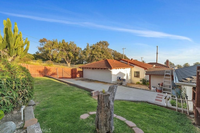 900 W 37th St, San Pedro, CA 90731 - view of yard with a patio area