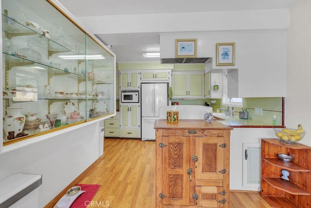 900 W 37th St, San Pedro, CA 90731 - kitchen with white appliances, light wood-style floors, tile countertops, and a sink