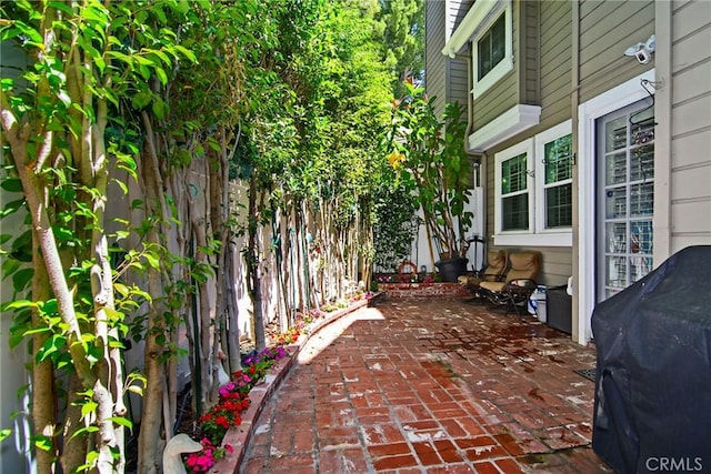 20950 Oxnard St Unit 11, Woodland Hills, CA 91367 - view of patio / terrace featuring a grill