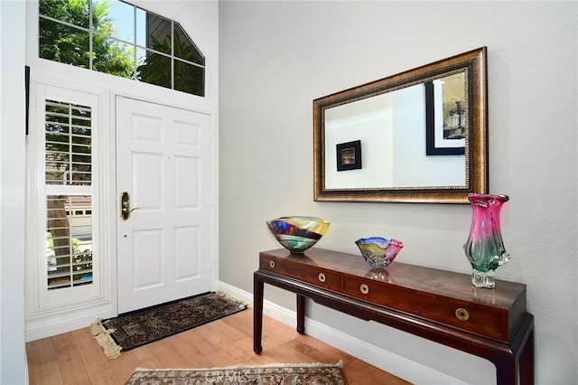 20950 Oxnard St Unit 11, Woodland Hills, CA 91367 - foyer with wood finished floors and baseboards