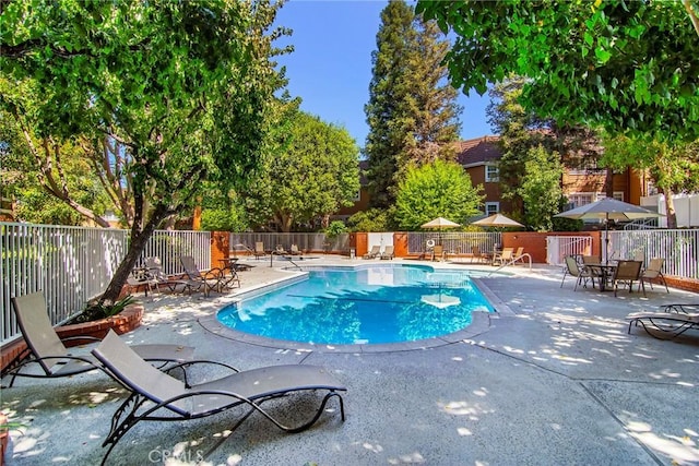 20950 Oxnard St Unit 11, Woodland Hills, CA 91367 - community pool featuring a patio