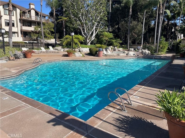 2563 Plaza Del Amo Unit 304, Torrance, CA 90503 - community pool with a patio