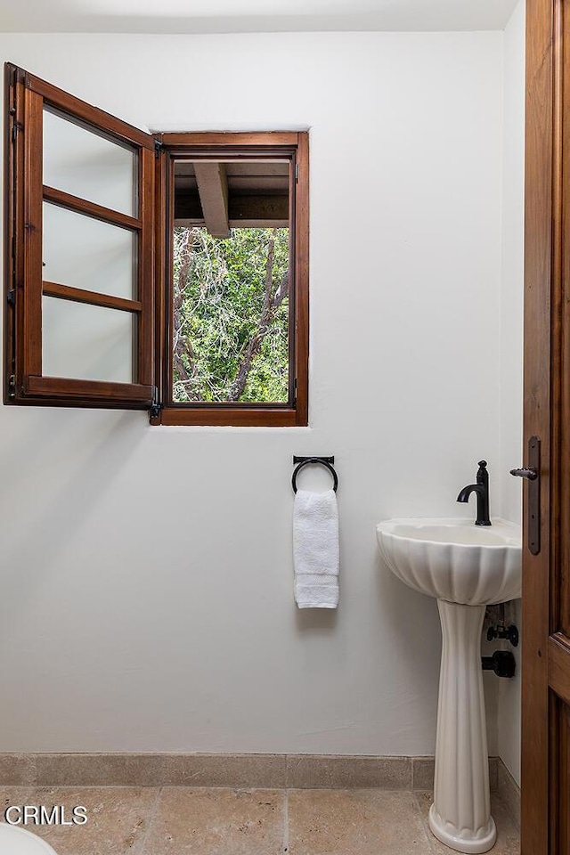4144 Chevy Chase Dr, La Canada Flintridge, CA 91011 - bathroom featuring baseboards