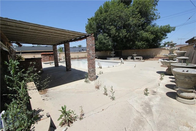 5571 Noble St, Riverside, CA 92503 - fenced backyard with a patio area