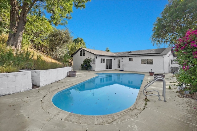 5548 Irondale Ave, Los Angeles, CA 91367 - swimming pool featuring a patio