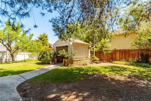 44044 11th St E, Lancaster, CA 93535 - view of yard featuring an outdoor structure