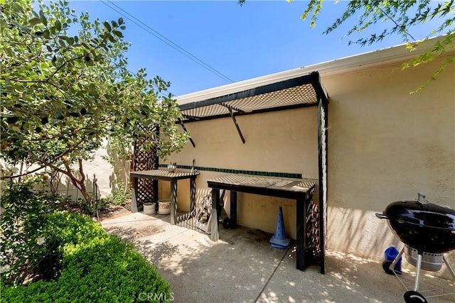 2042 E Crary St, Pasadena, CA 91104 - back of house featuring stucco siding