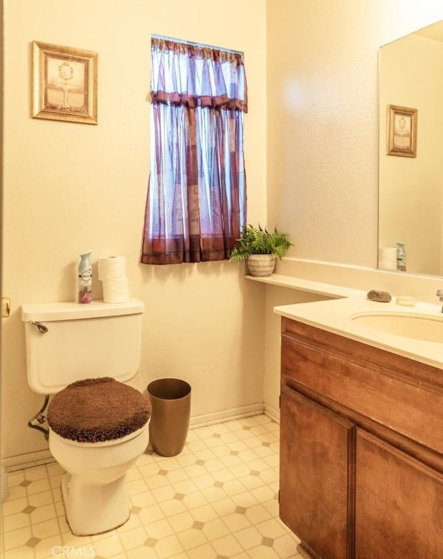 916 E 65th St Unit 3, Inglewood, CA 90302 - half bathroom featuring vanity and toilet