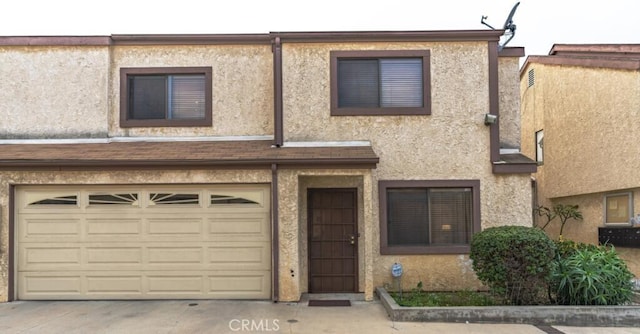916 E 65th St Unit 3, Inglewood, CA 90302 - multi unit property featuring stucco siding, driveway, and a garage