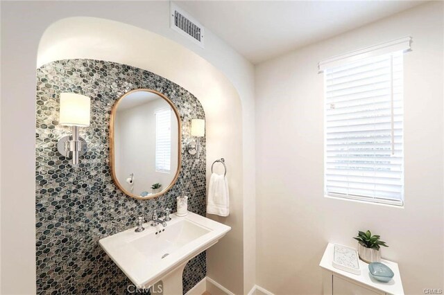 32 Bargemon, Newport Coast, CA 92657 - bathroom with a sink