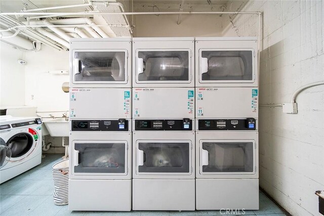 315 W 3rd St Unit 203, Long Beach, CA 90802 - communal laundry room with stacked washing machine and dryer, separate washer and dryer, and concrete block wall