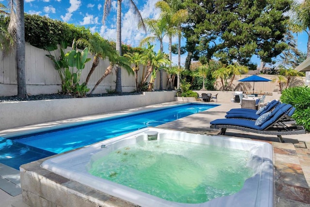 5918 Germaine Ln, La Jolla, CA 92037 - view of swimming pool featuring a fenced backyard, an in-ground hot tub, and a patio