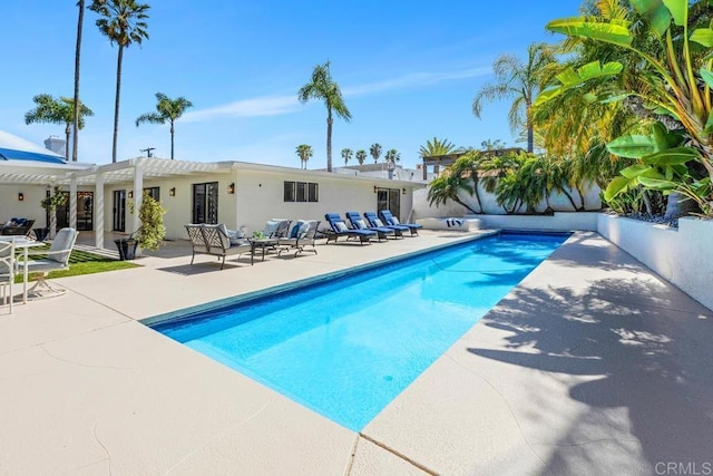 5918 Germaine Ln, La Jolla, CA 92037 - outdoor pool featuring a pergola, a patio area, and outdoor lounge area