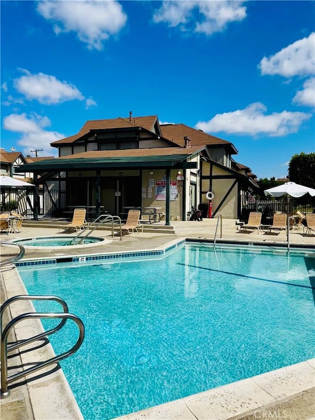 13321 Meyer Rd Unit B, Whittier, CA 90605 - community pool with a hot tub and a patio area