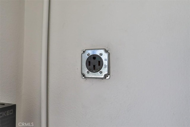 13181 Olympia Way N, Tustin, CA 92705 - detailed view of stucco siding