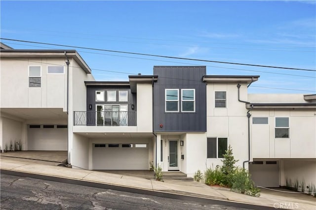 1802 Blossom Ln, Redondo Beach, CA 90278 - view of front of property featuring a balcony, stucco siding, and a garage