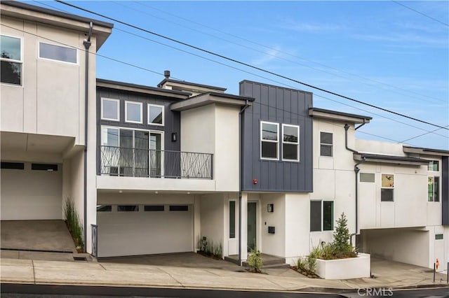 1802 Blossom Ln, Redondo Beach, CA 90278 - view of front of property with a balcony, stucco siding, and an attached garage