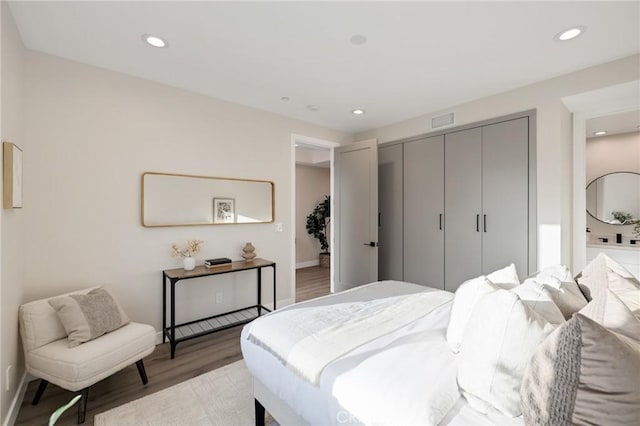 1802 Blossom Ln, Redondo Beach, CA 90278 - bedroom featuring light wood finished floors, a closet, and recessed lighting
