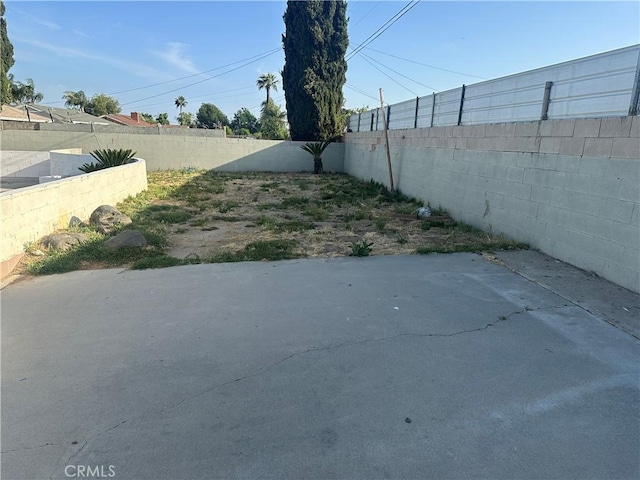 114 S Acacia Ave, Rialto, CA 92376 - fenced backyard featuring a patio area