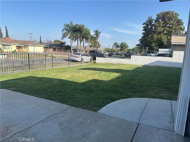 114 S Acacia Ave, Rialto, CA 92376 - fenced yard with a patio area