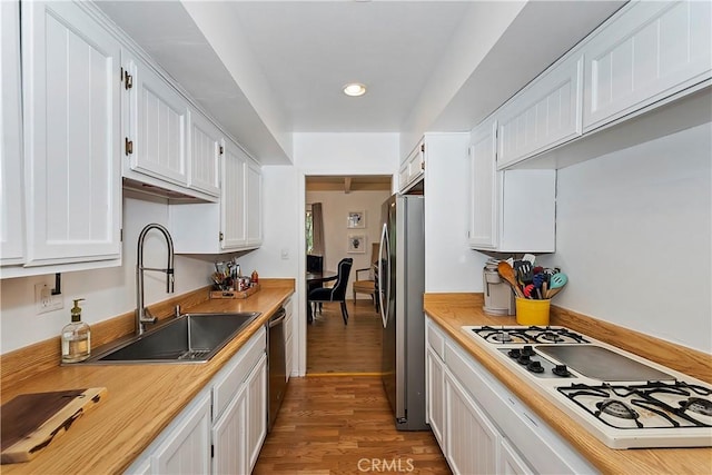 966 Willow Creek Rd Unit 36, Lake Arrowhead, CA 92352 - kitchen featuring stainless steel appliances, a sink, white cabinetry, wood finished floors, and recessed lighting