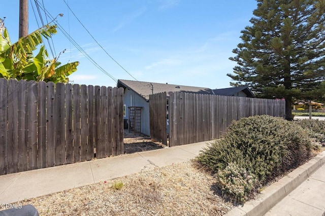 260 N Wake Forest Ave, Ventura, CA 93003 - view of side of home