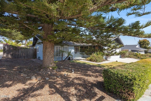 260 N Wake Forest Ave, Ventura, CA 93003 - view of side of property with stucco siding
