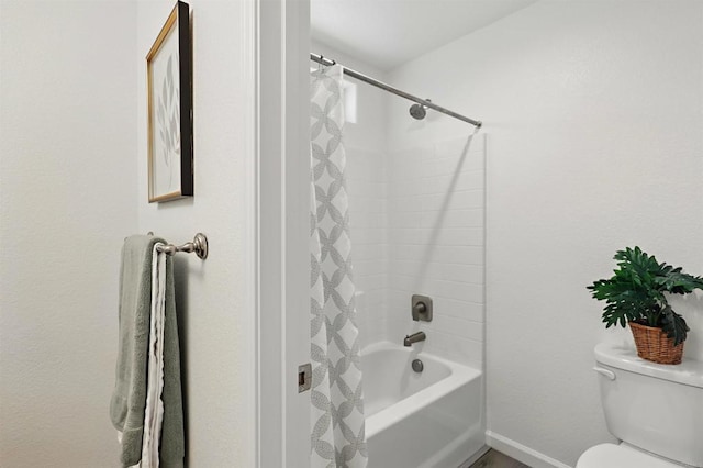 170 Montage Dr, Merced, CA 95348 - full bathroom with shower / bath combination with curtain, toilet, and baseboards