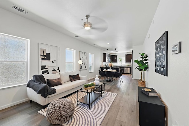 170 Montage Dr, Merced, CA 95348 - living area featuring a ceiling fan, light wood-type flooring, baseboards, and recessed lighting