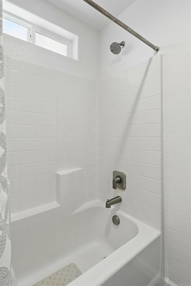 170 Montage Dr, Merced, CA 95348 - full bathroom featuring shower / tub combo with curtain