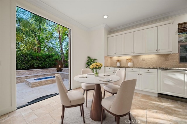 21 Land Bird, Irvine, CA 92618 - dining space with crown molding and recessed lighting