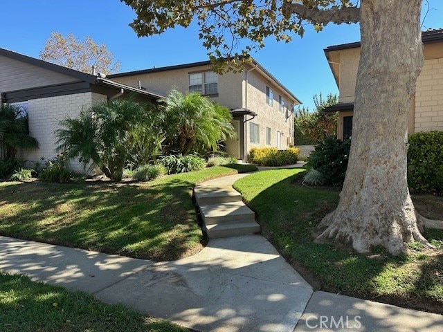 2070 Avenida Placida Unit 3, Simi Valley, CA 93063 - view of property's community featuring a yard