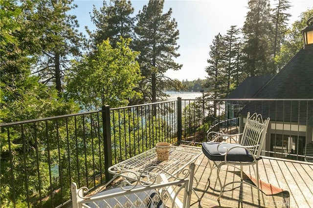 923 Lake Edge Way, Lake Arrowhead, CA 92352 - photo 2