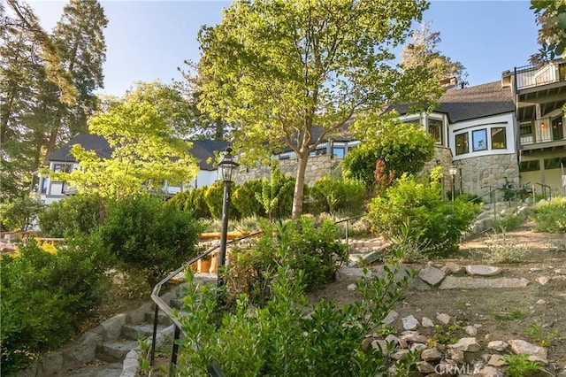 923 Lake Edge Way, Lake Arrowhead, CA 92352 - view of yard